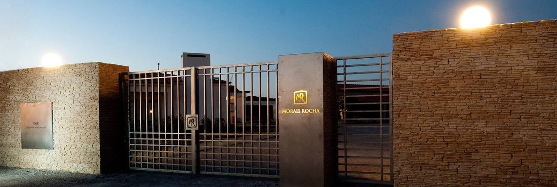 Entrada principal a los viñedos de Morais Rocha, vino alentejano de calidad.