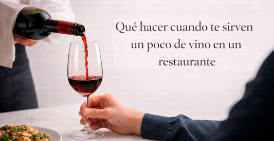 Guía práctica sobre qué hacer cuando te sirven vino en un restaurante